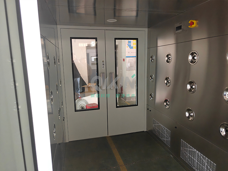 某电子企业出口手拉门货淋室